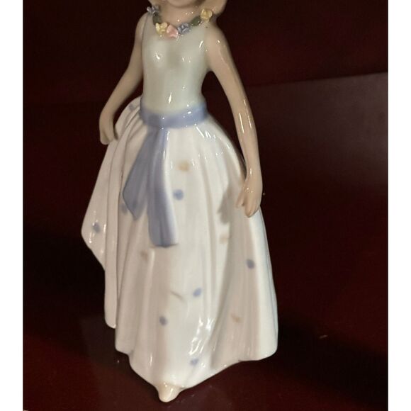 Cottage Style Ceramic Porcelain Figurine 8" Pastel Polka Dot Dress Floral Collar - Picture 8 of 9